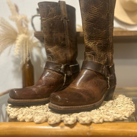 |Fryel 12R Harness Brown Distressed Boots *Size 9 Barely Worn!! - Picture 2 of 13